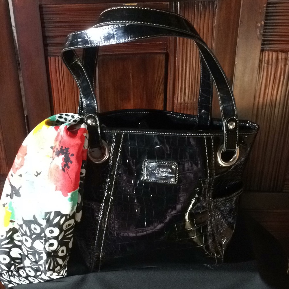 Relics Collection Purse Black patent Hand Bag